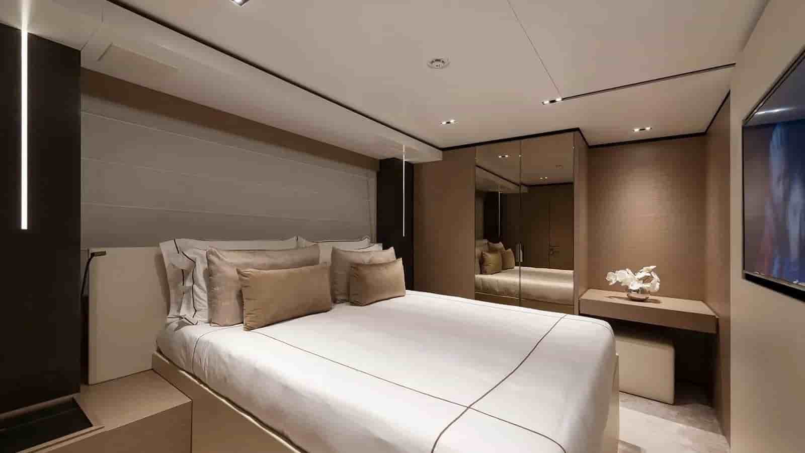 Ferretti Custom Line Navetta 33 - View 43