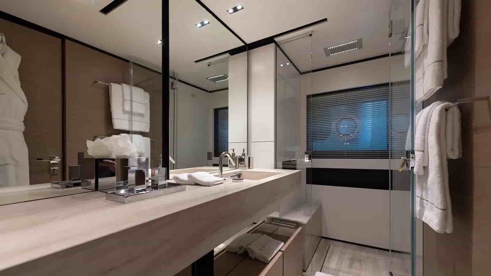 Ferretti Custom Line Navetta 33 - View 44