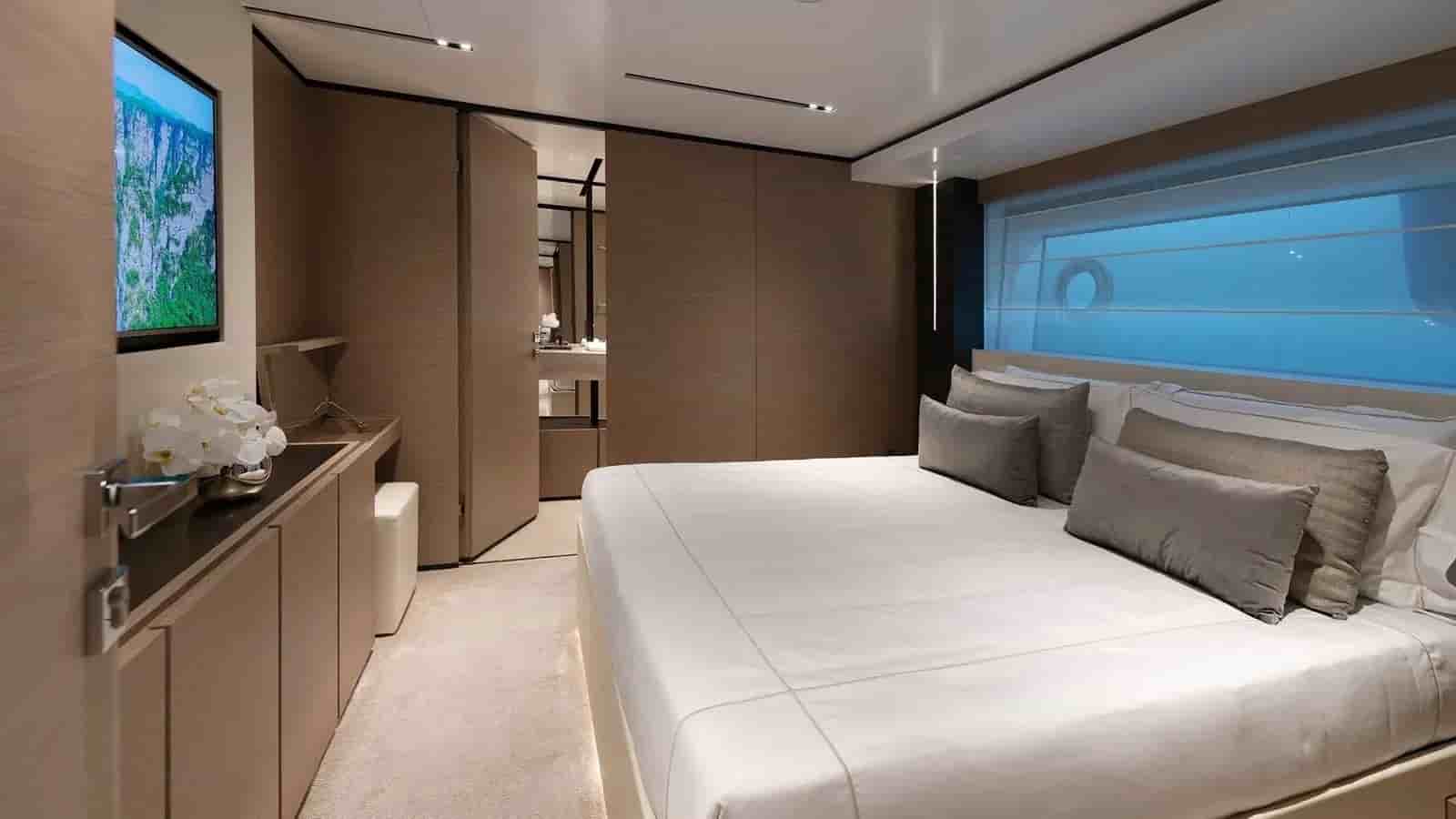 Ferretti Custom Line Navetta 33 - View 45