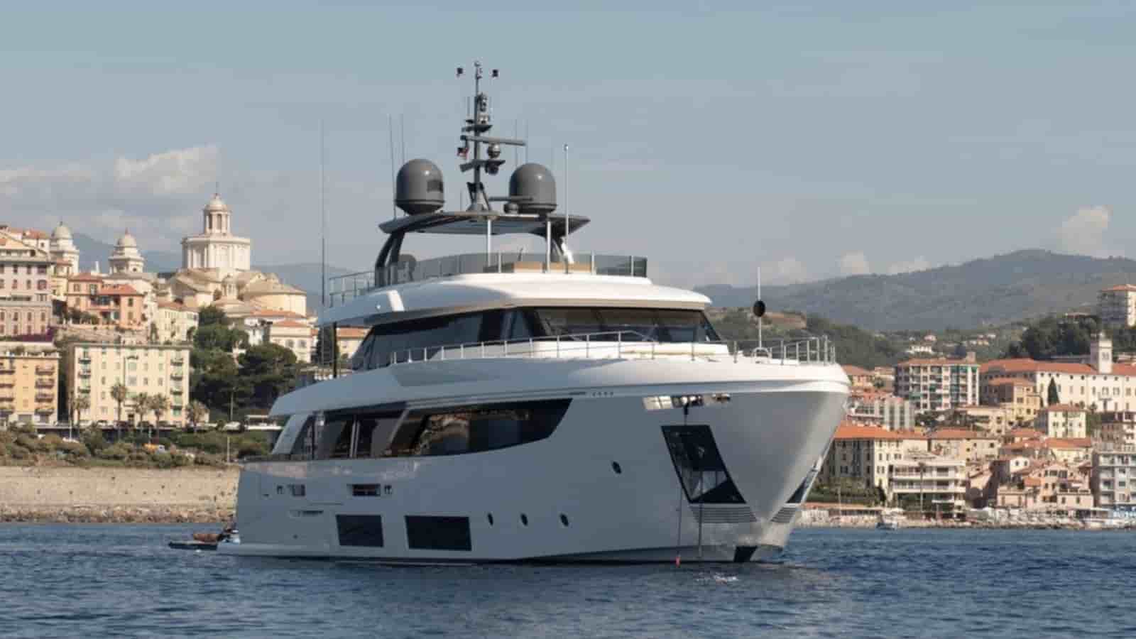 Ferretti Custom Line Navetta 33 - View 6