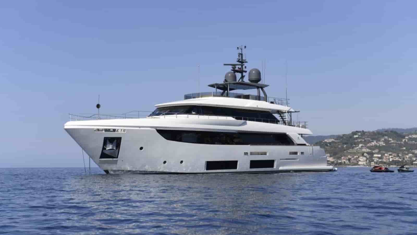 Ferretti Custom Line Navetta 33 - View 7