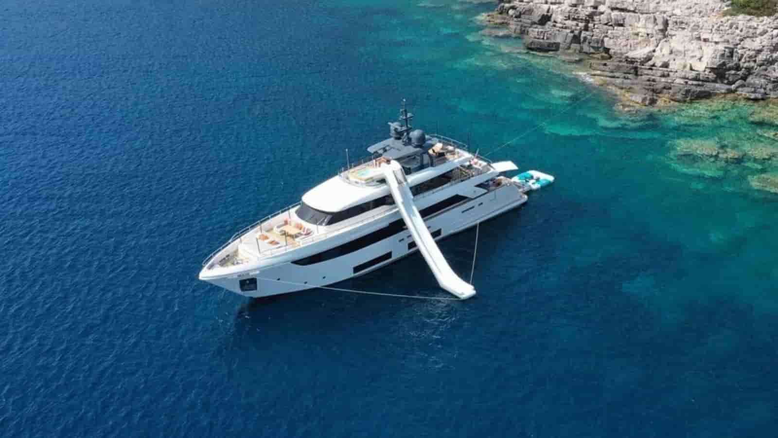 Ferretti Custom Line Navetta 33 - View 8