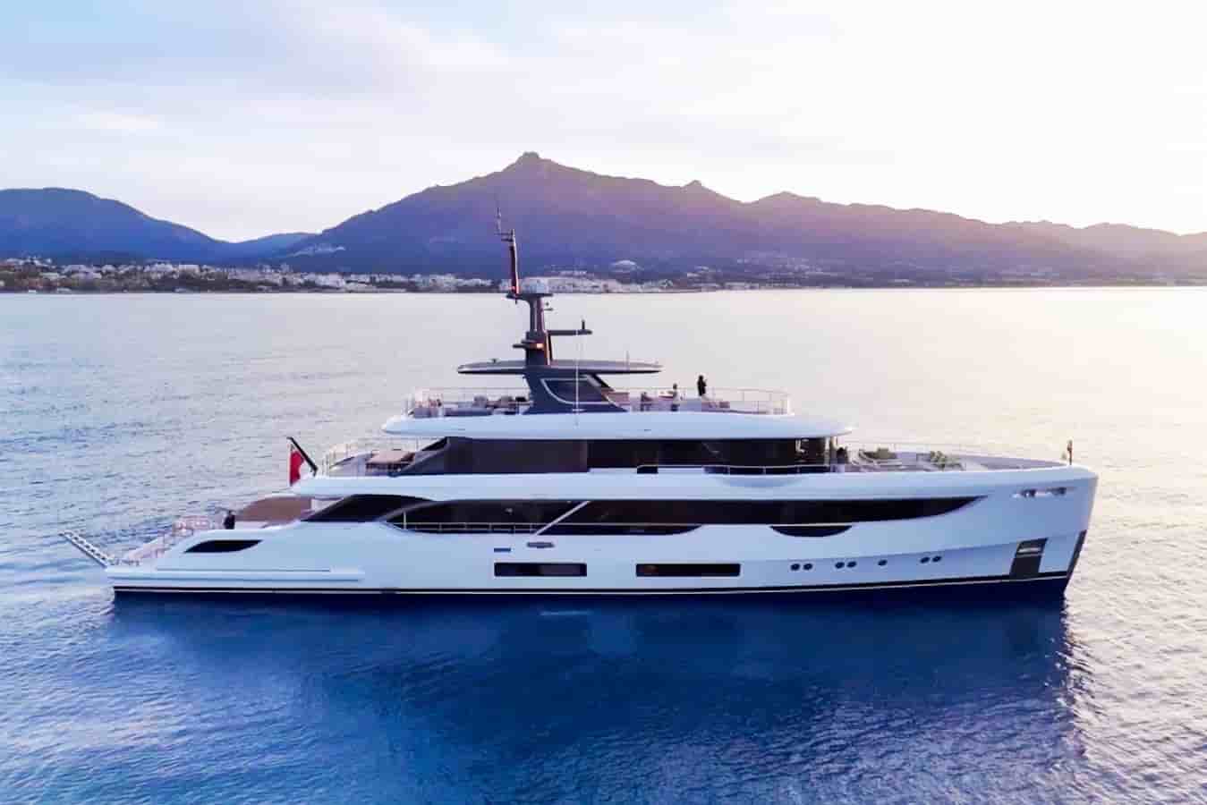 Benetti Oasis 40M - View 1