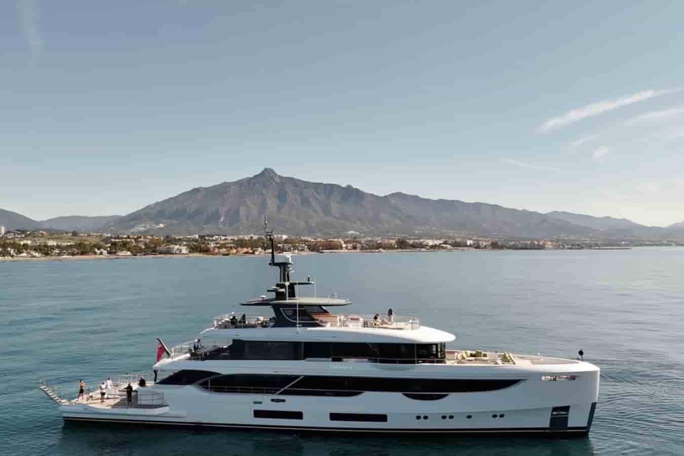 Benetti Oasis 40M - View 4