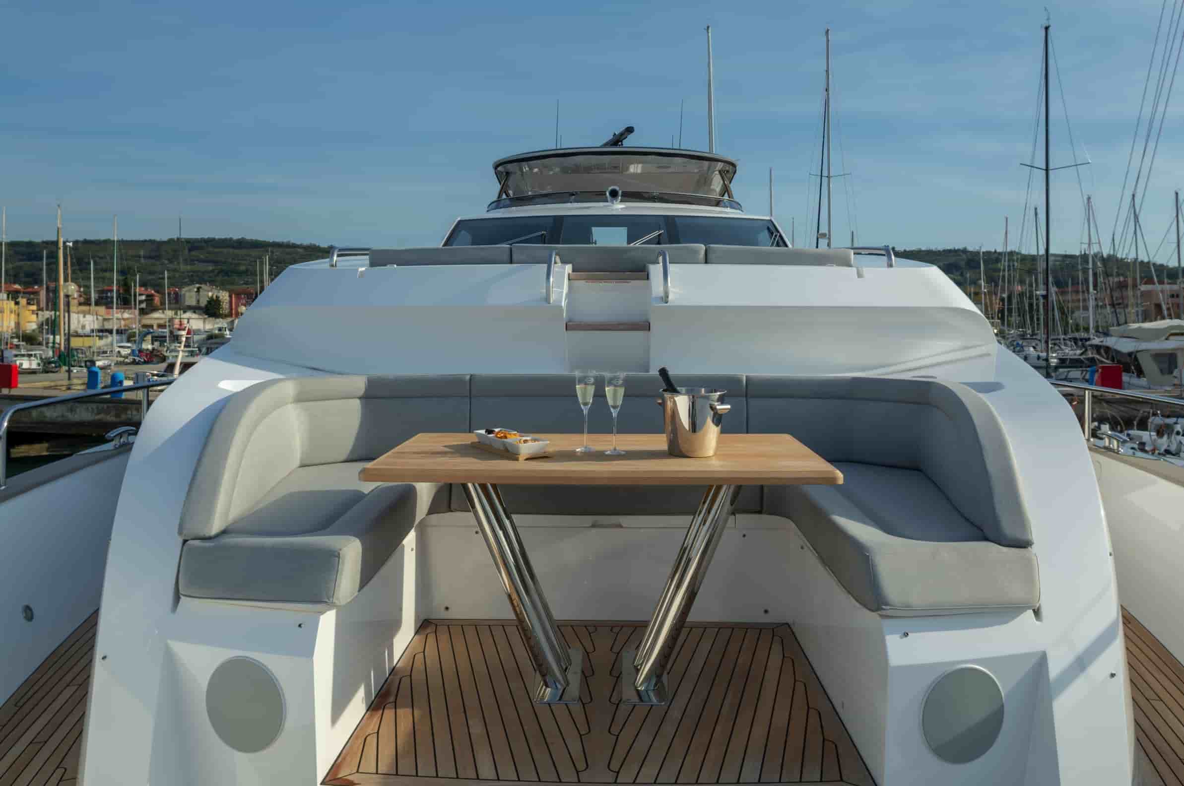 Sunseeker 95 Yacht - View 12