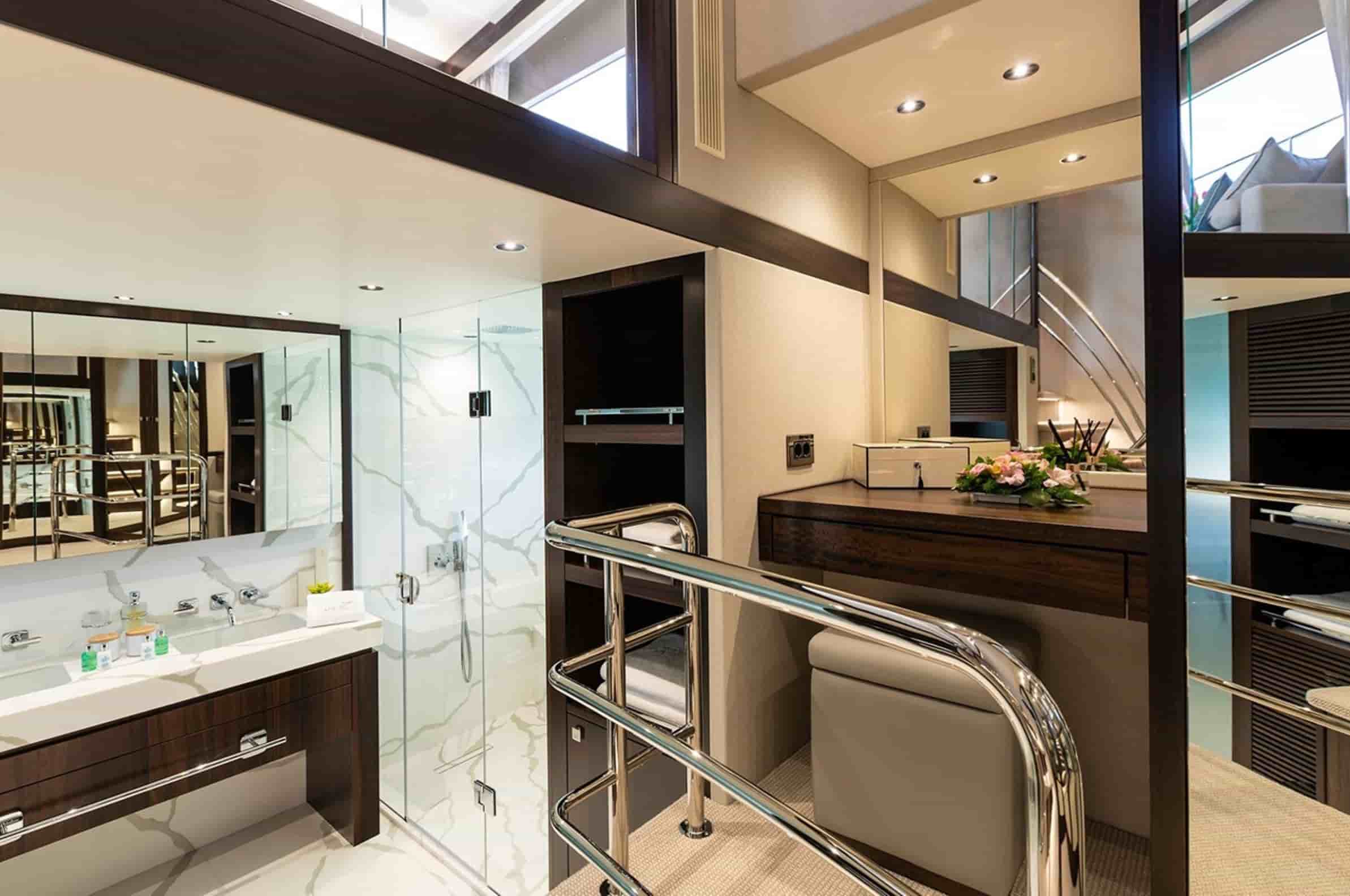 Sunseeker 95 Yacht - View 26