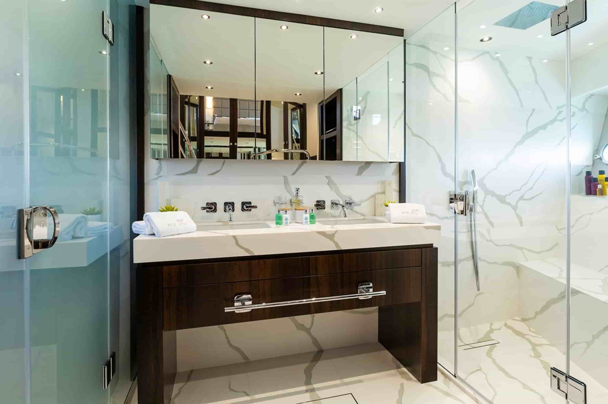 Sunseeker 95 Yacht - View 28