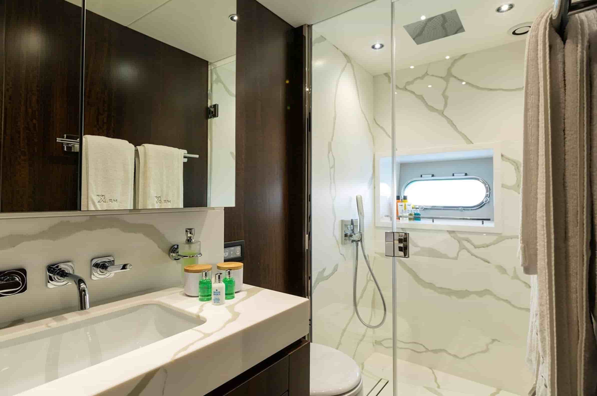 Sunseeker 95 Yacht - View 32