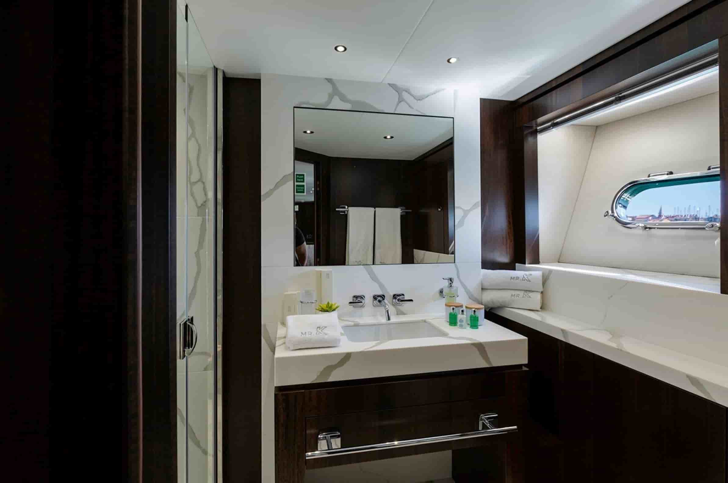 Sunseeker 95 Yacht - View 35