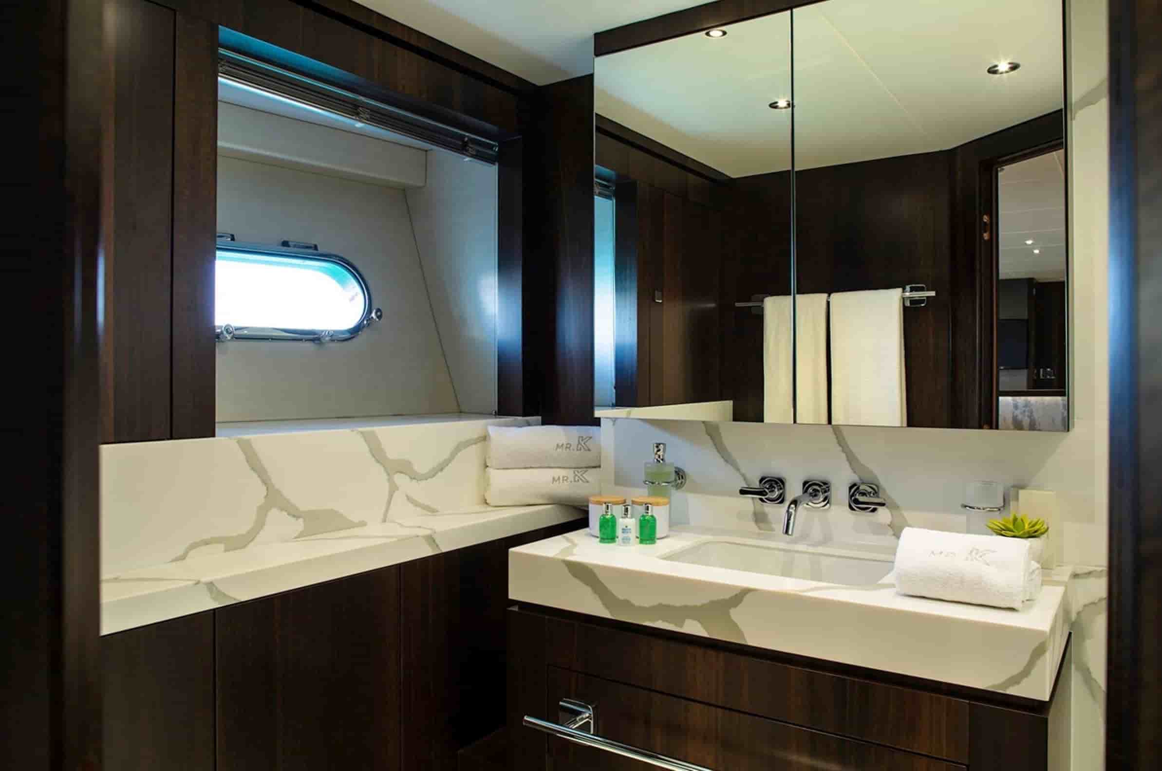 Sunseeker 95 Yacht - View 38