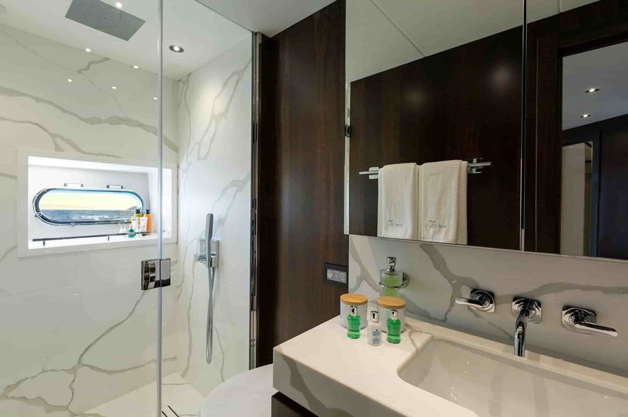 Sunseeker 95 Yacht - View 40