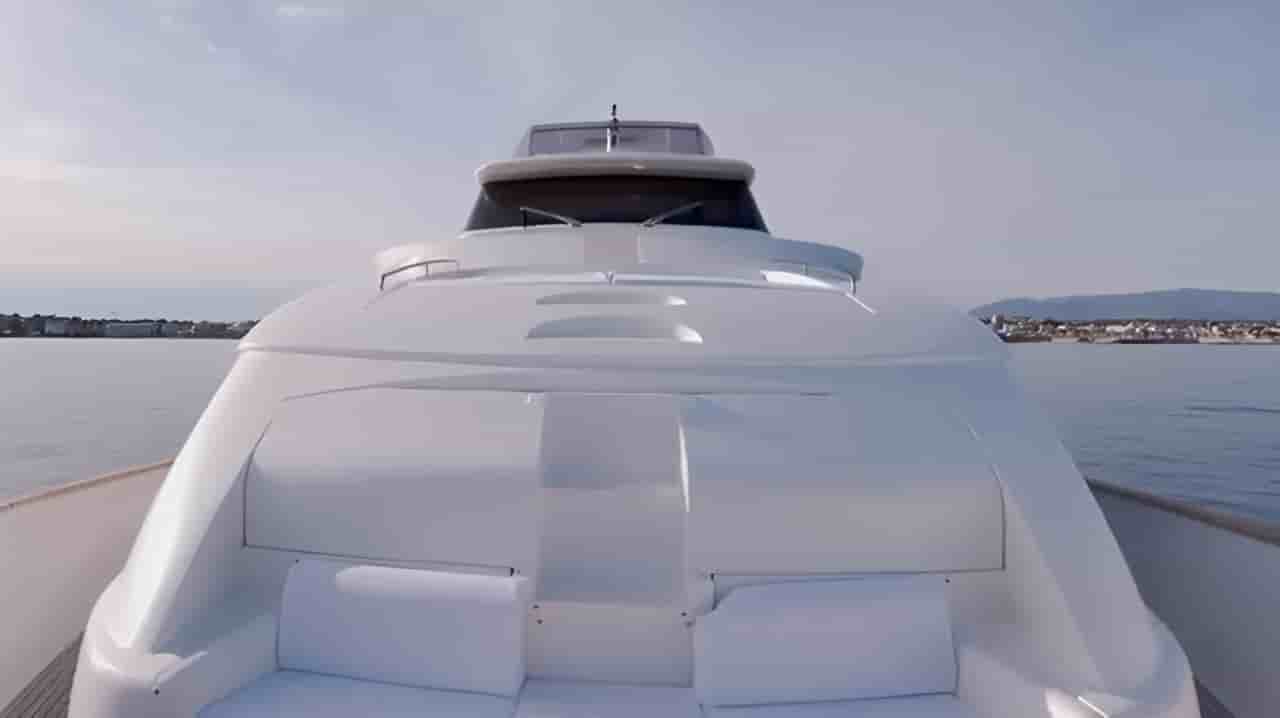 Custom Line Navetta 26 Crescendo - View 12