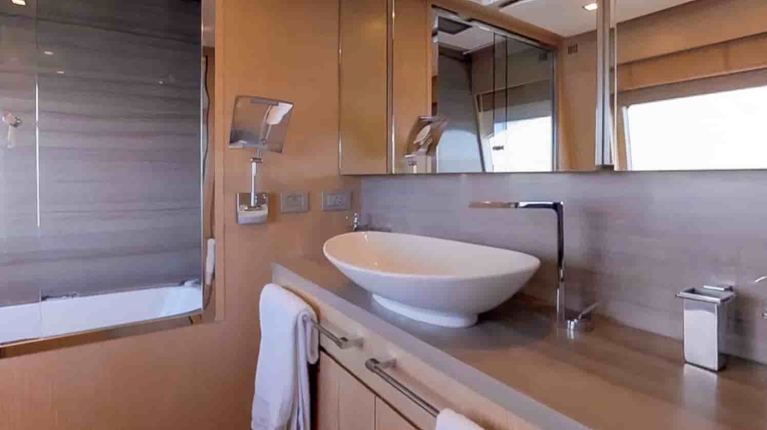 Custom Line Navetta 26 Crescendo - View 25