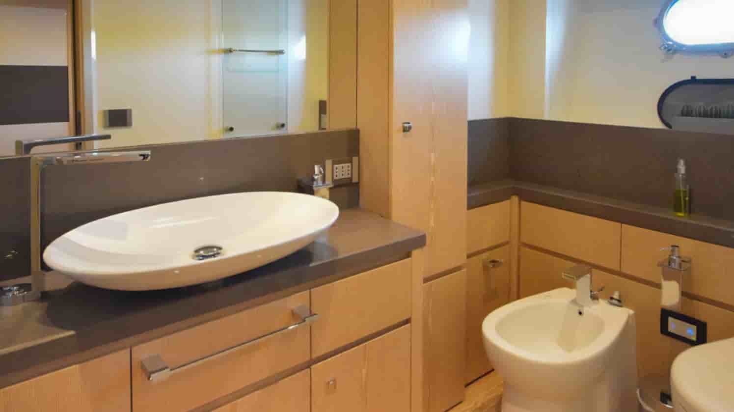 Custom Line Navetta 26 Crescendo - View 30