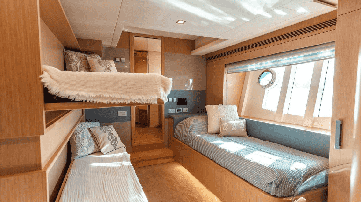 Custom Line Navetta 26 Crescendo - View 31