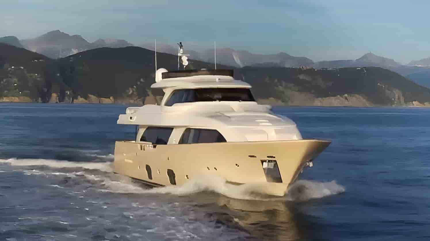 Custom Line Navetta 26 Crescendo - View 5