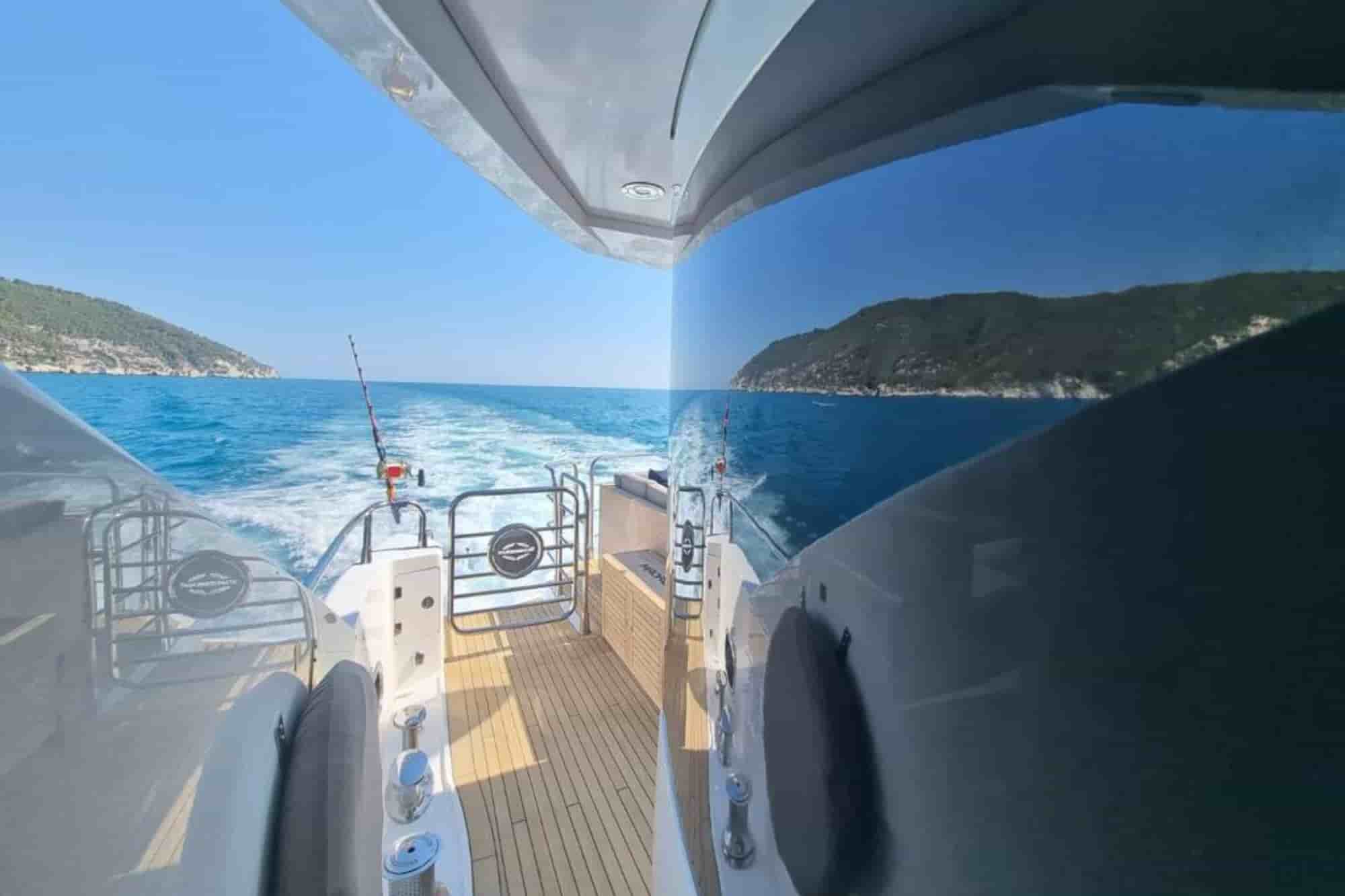 Sunseeker 115 Sport Yacht - View 23