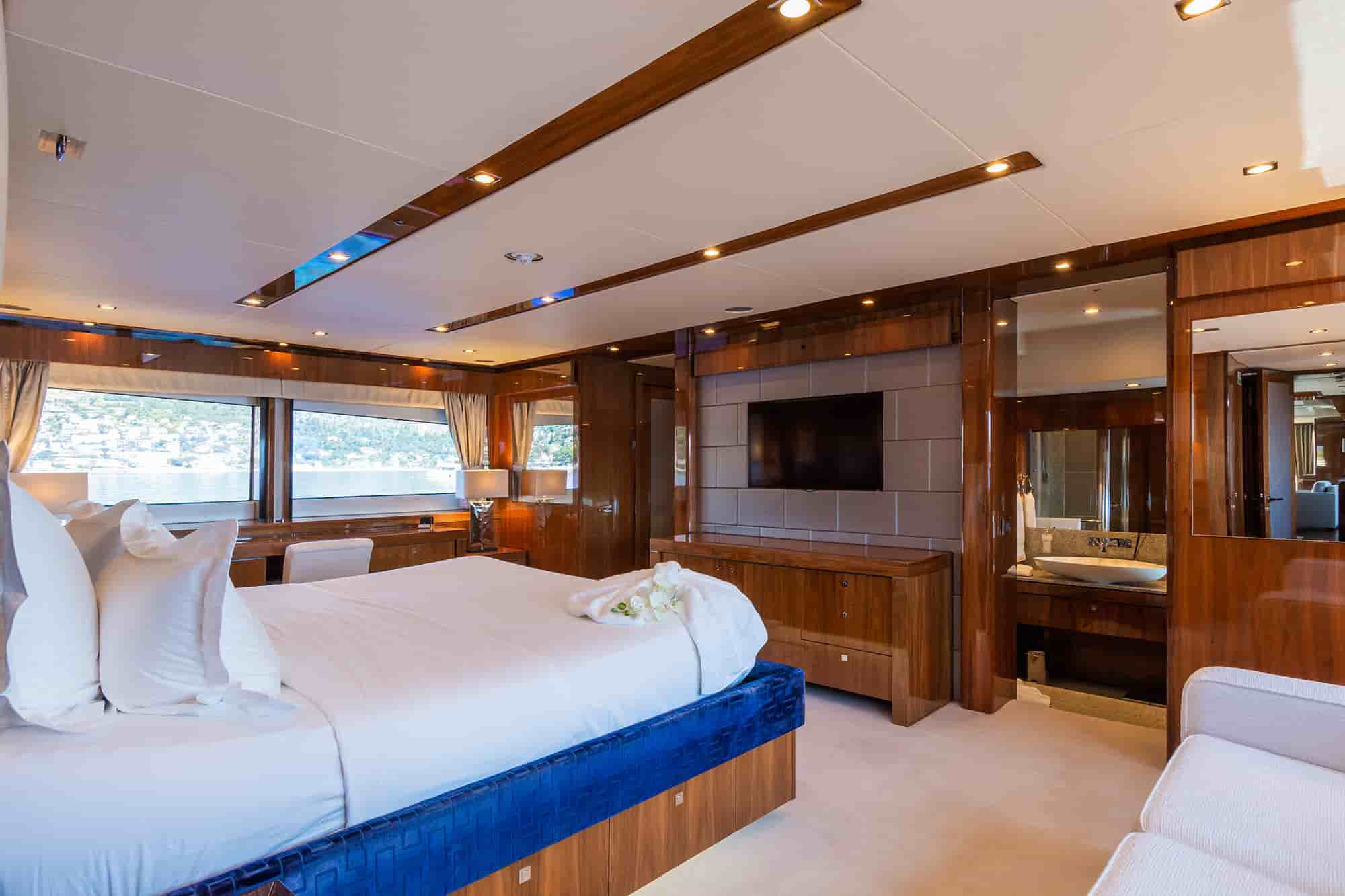 Sunseeker 115 Sport Yacht - View 45