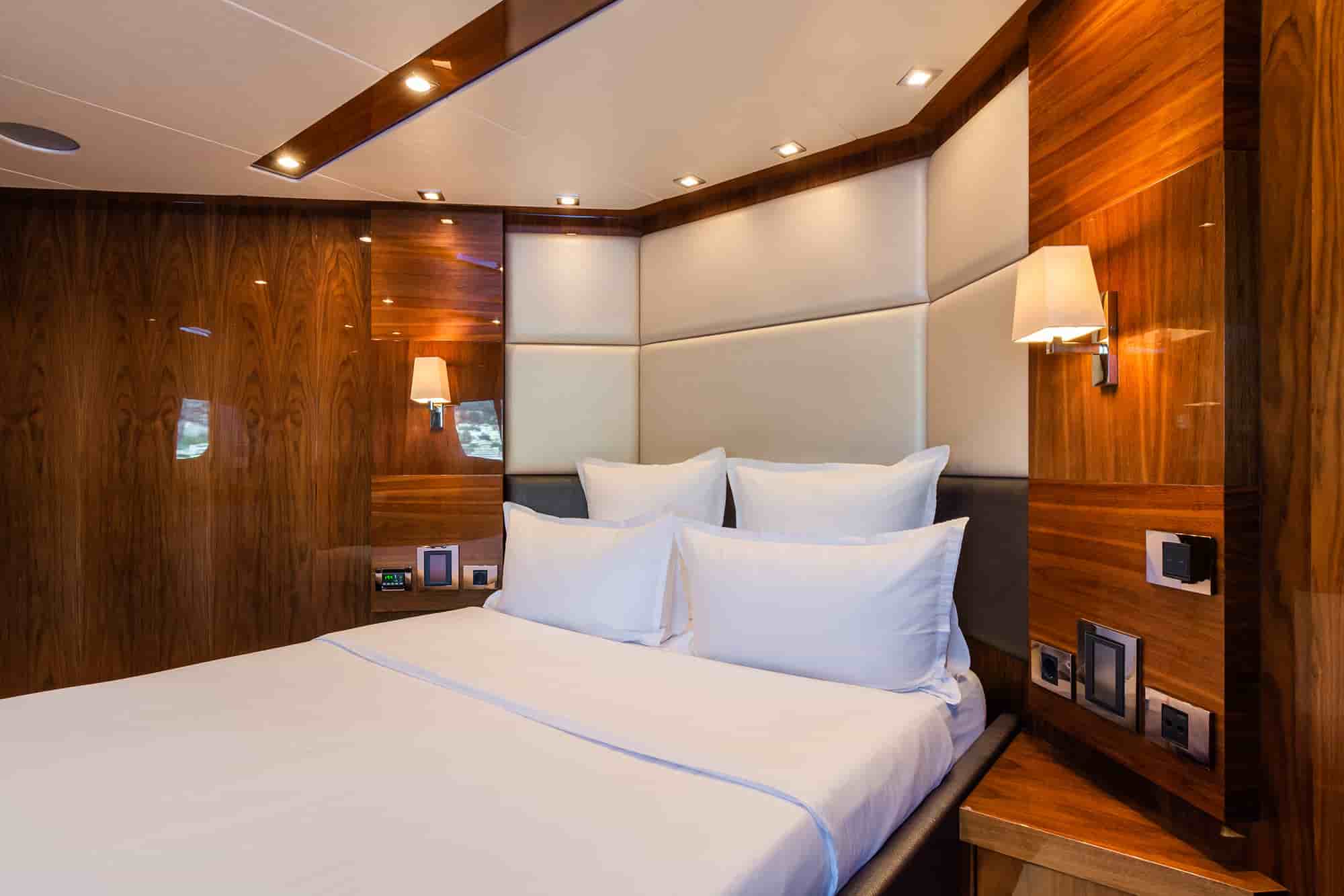 Sunseeker 115 Sport Yacht - View 52