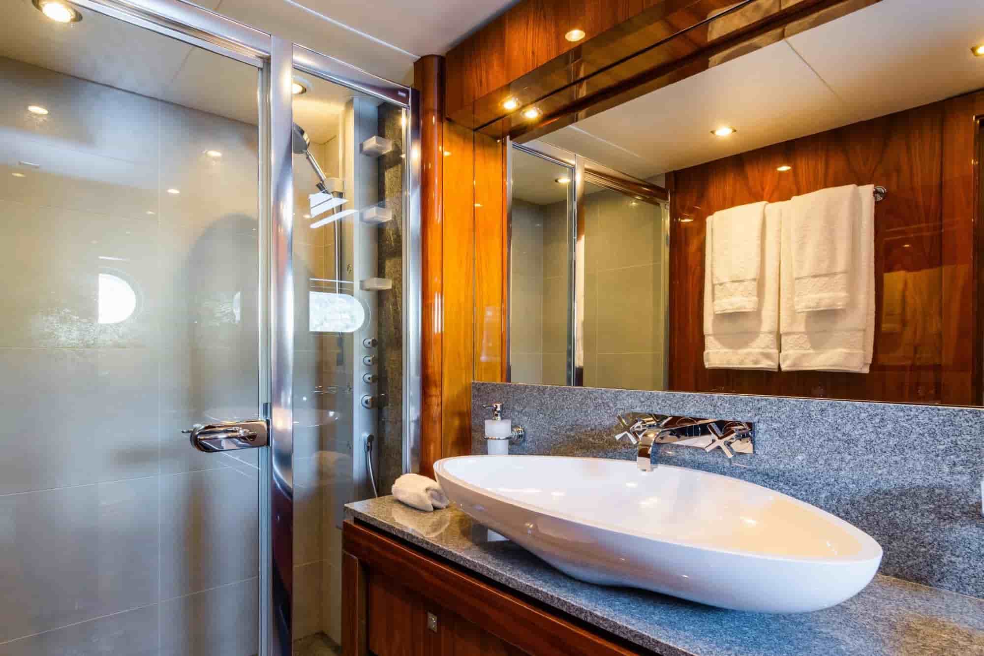 Sunseeker 115 Sport Yacht - View 54