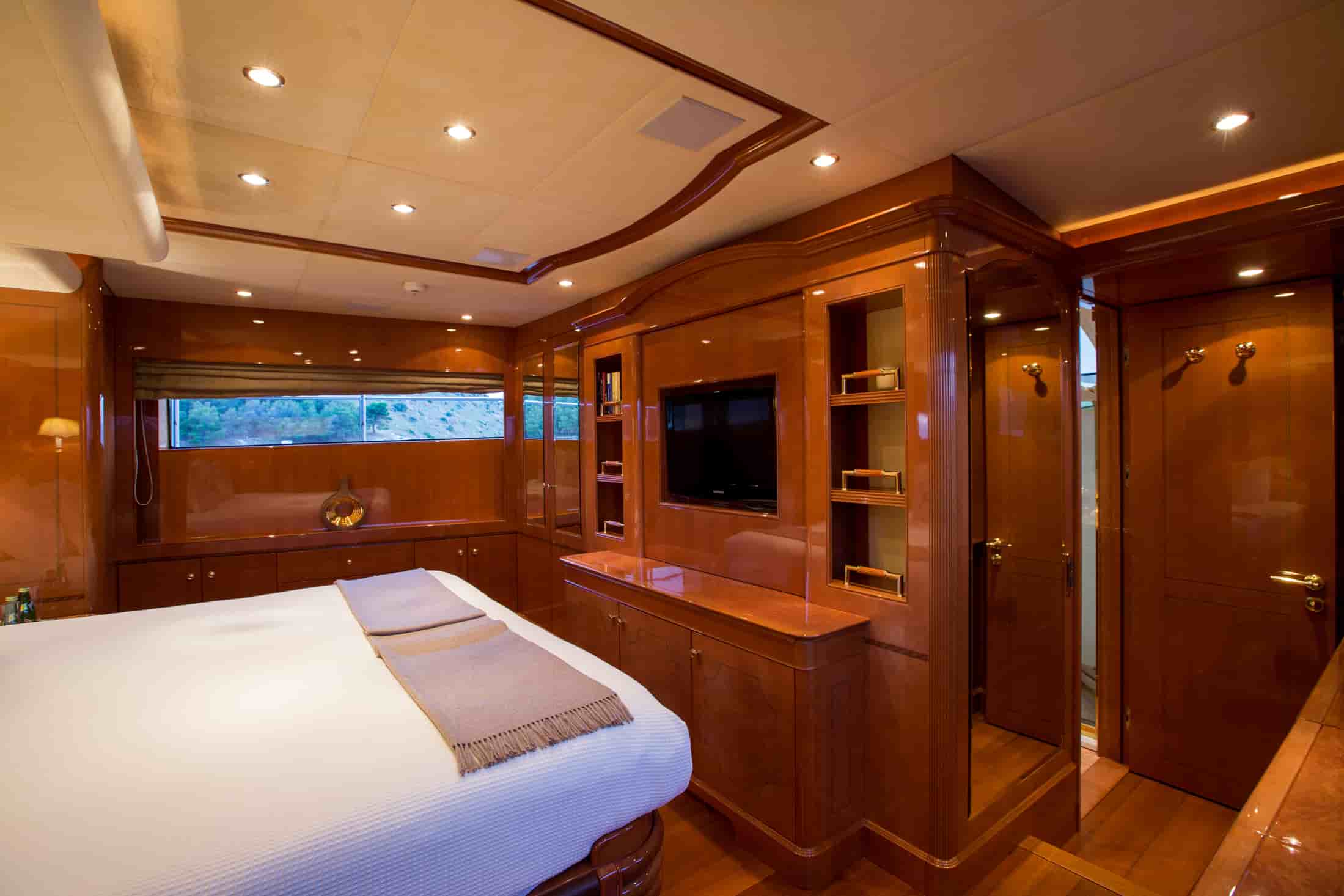 Benetti Legend 85 - View 40