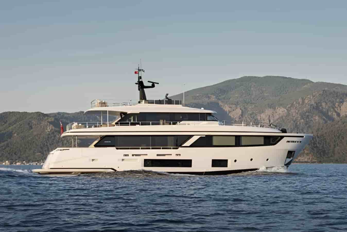 Ferretti Custom Line Navetta 30 - View 1
