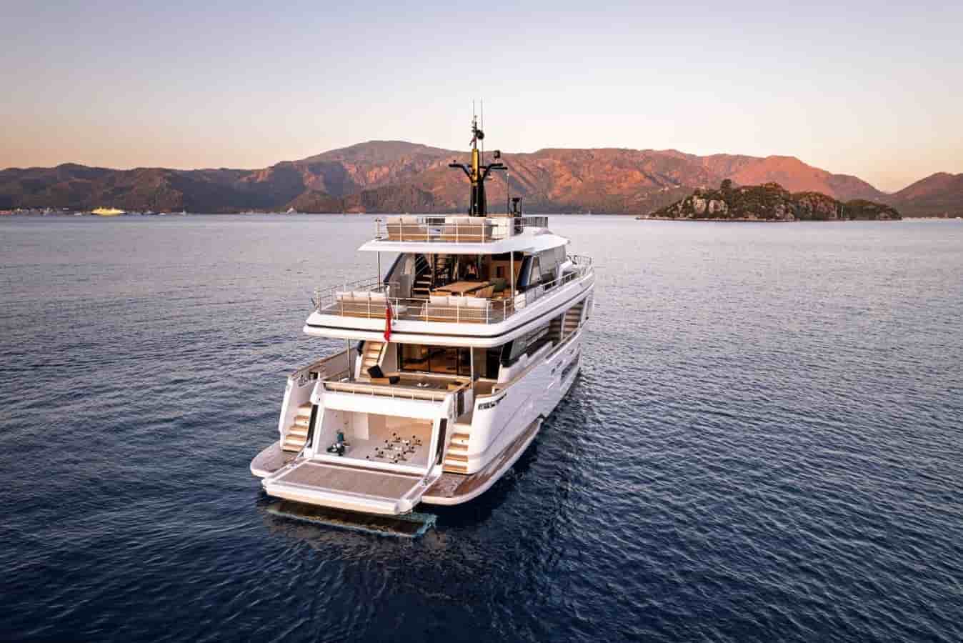 Ferretti Custom Line Navetta 30 - View 11