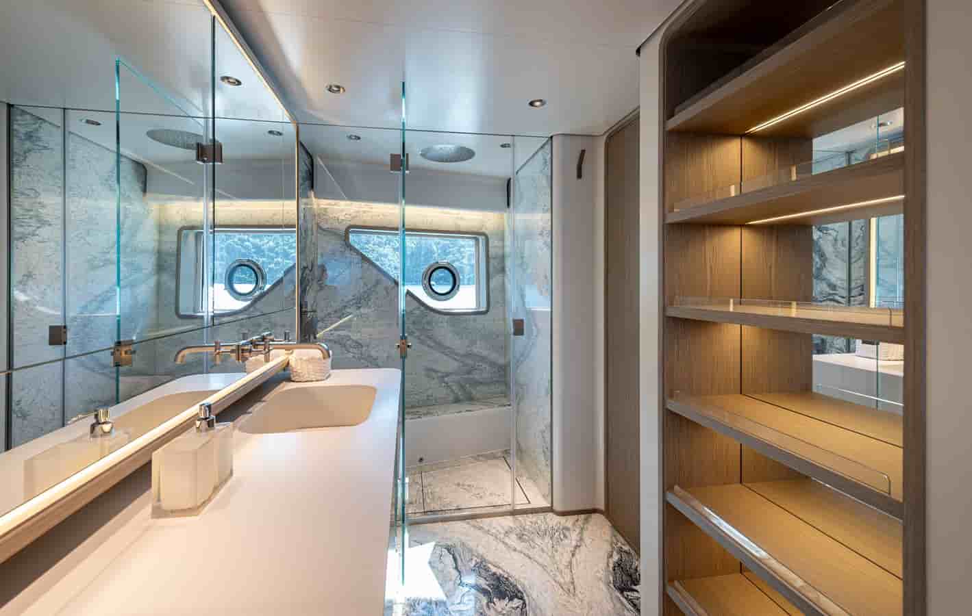 Ferretti Custom Line Navetta 30 - View 40