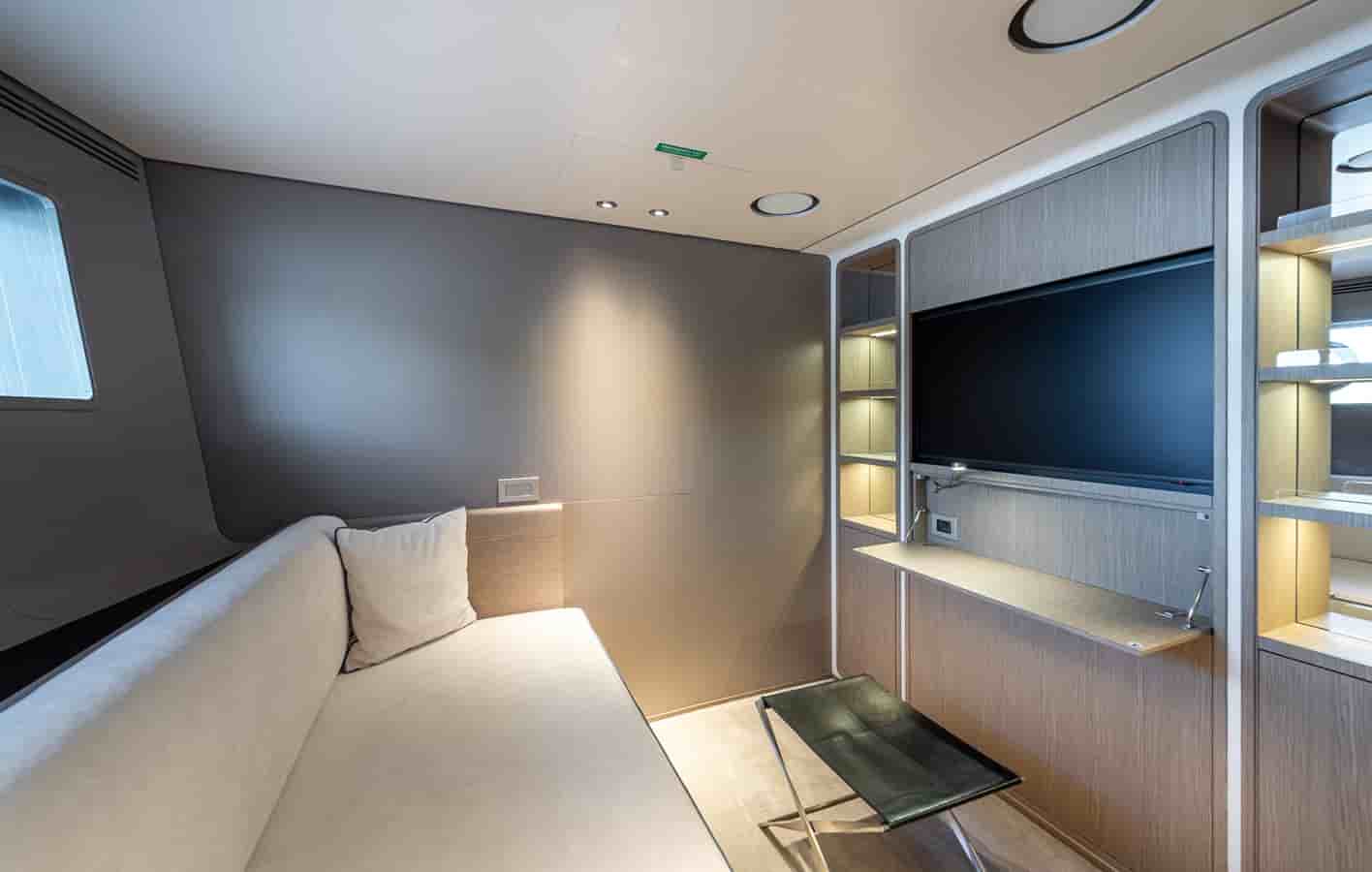 Ferretti Custom Line Navetta 30 - View 50