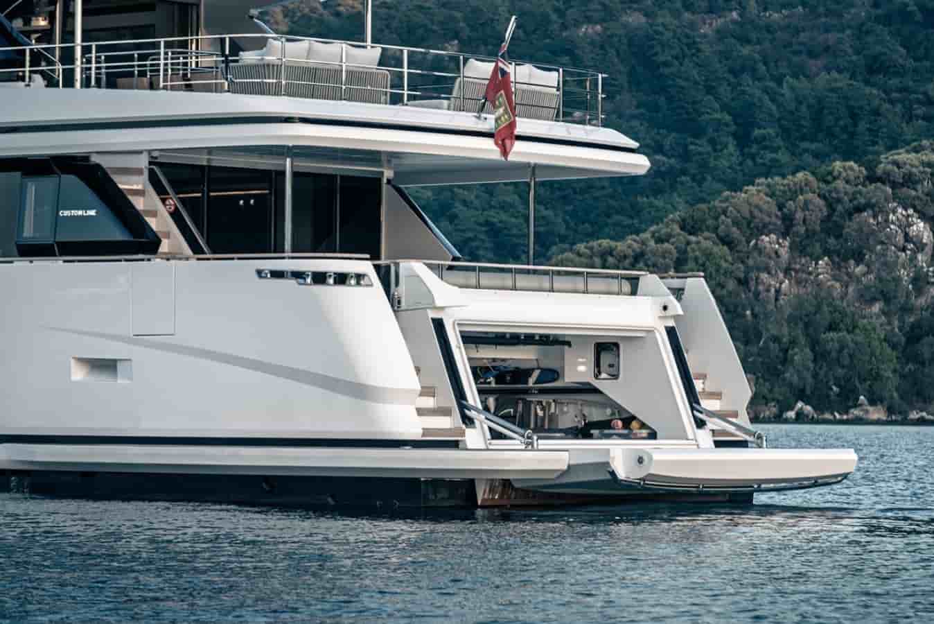 Ferretti Custom Line Navetta 30 - View 9