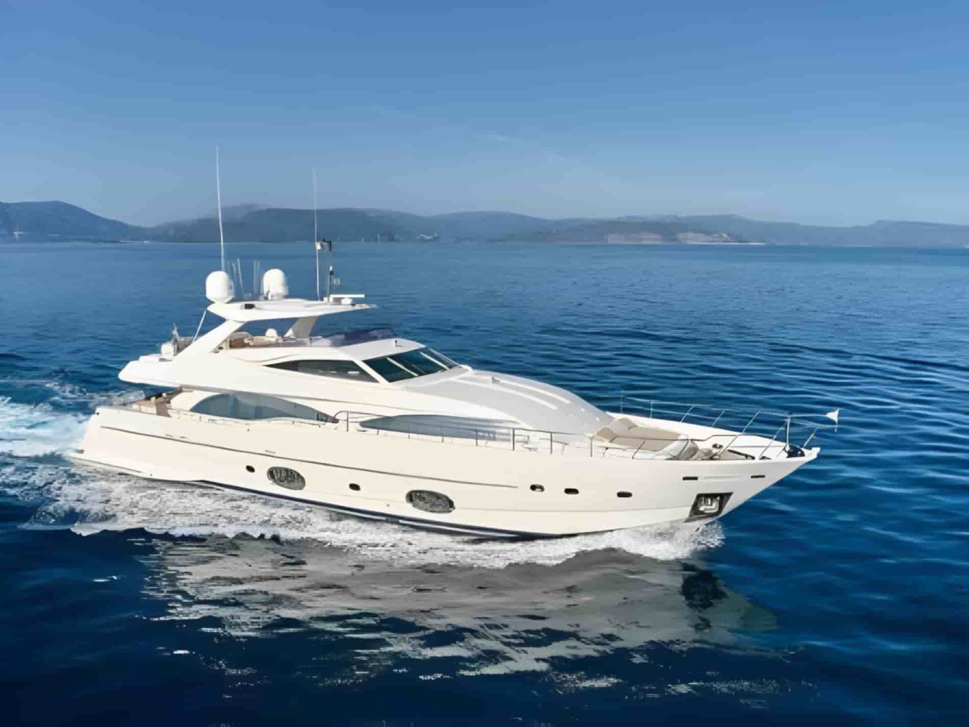 Ferretti Custom Line 97 - View 1