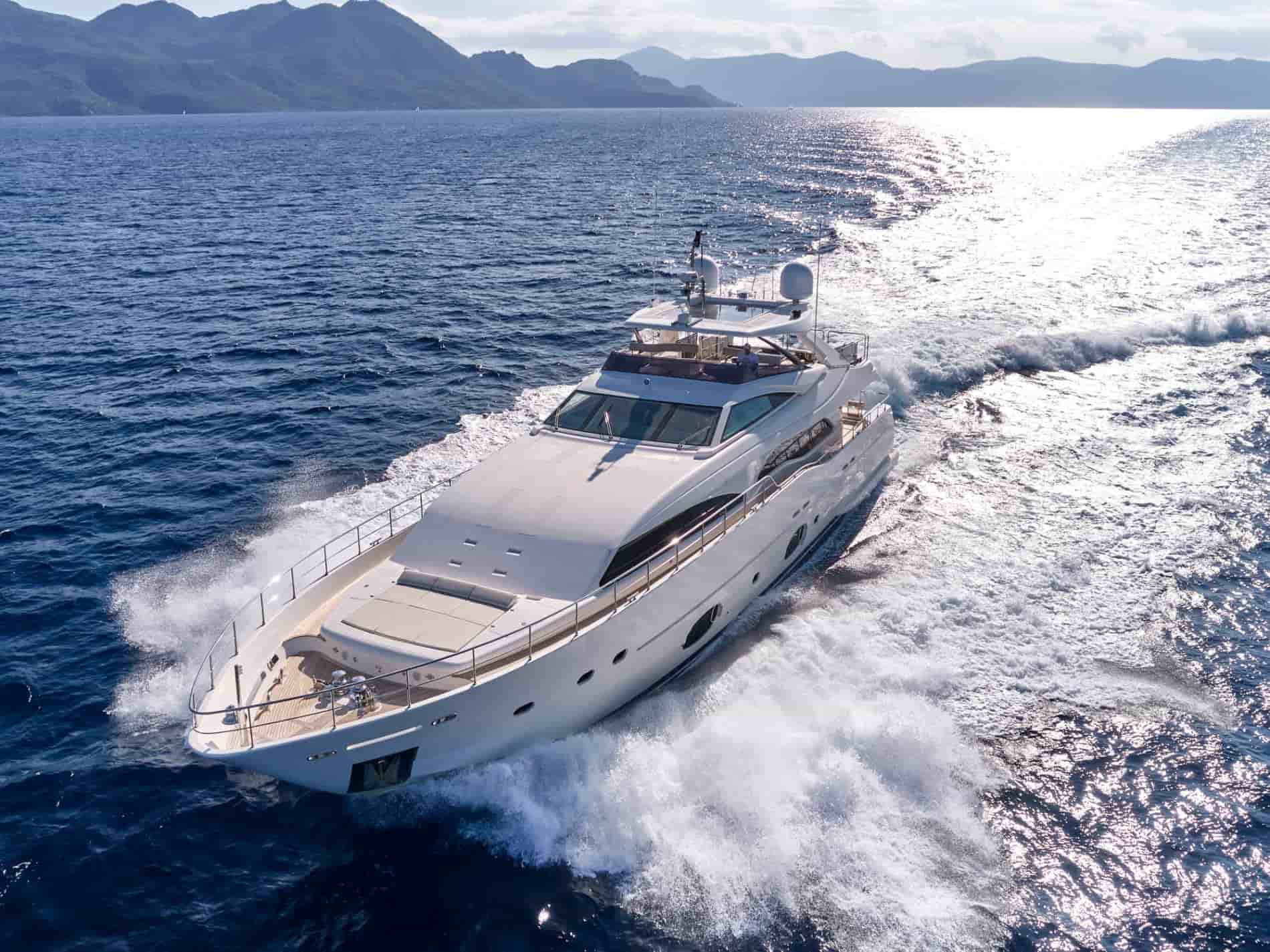 Ferretti Custom Line 97 - View 15