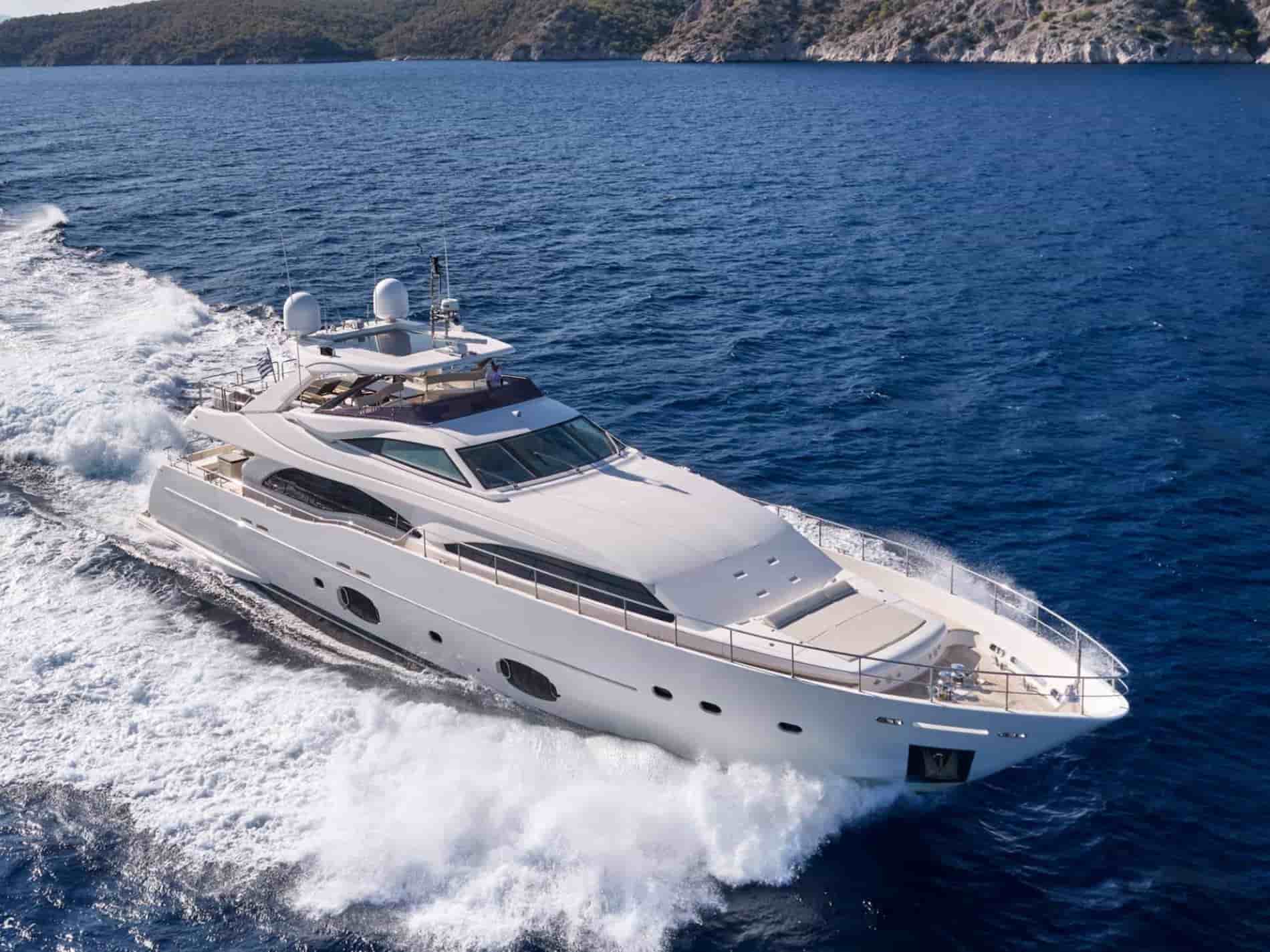 Ferretti Custom Line 97 - View 3