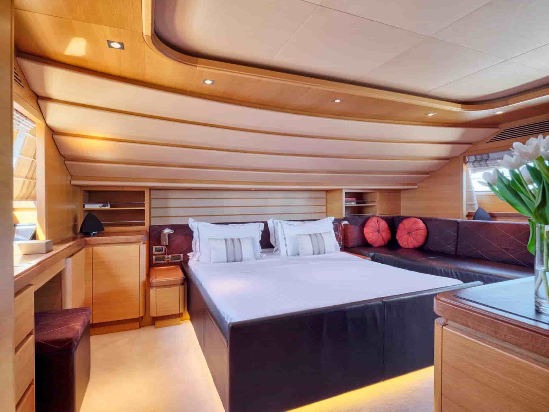 Ferretti Custom Line 97 - View 40