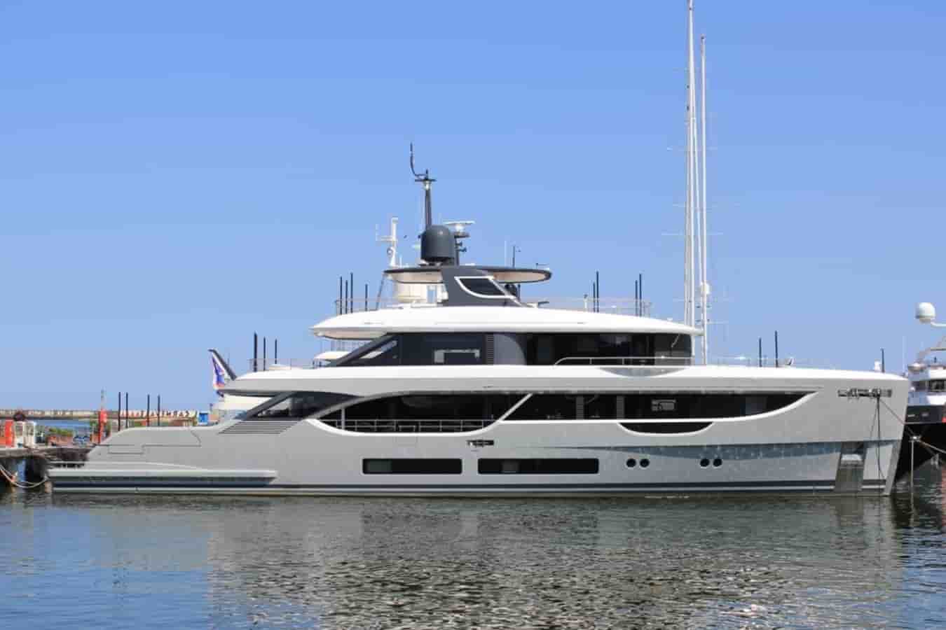 Benetti Oasis 34M - View 1