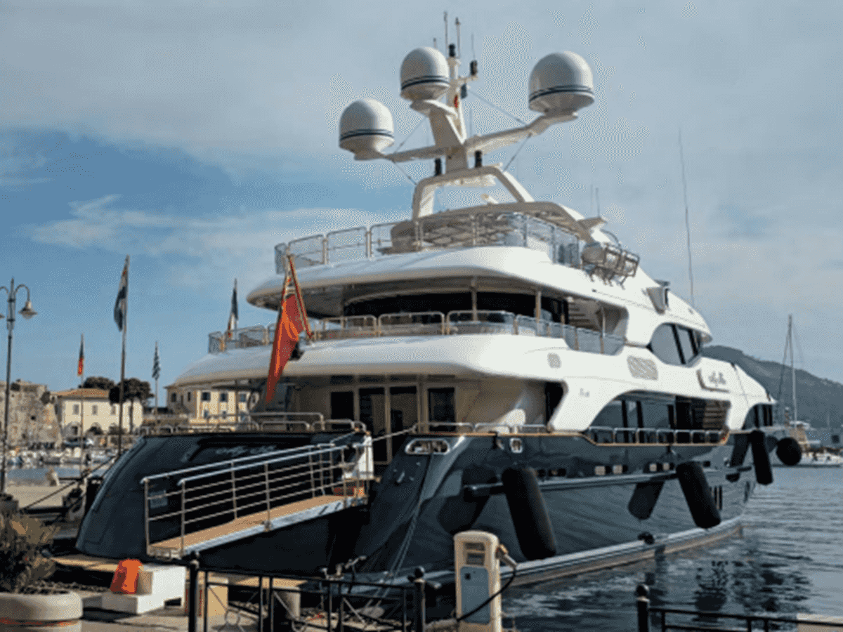 Benetti Vision 145 - View 4