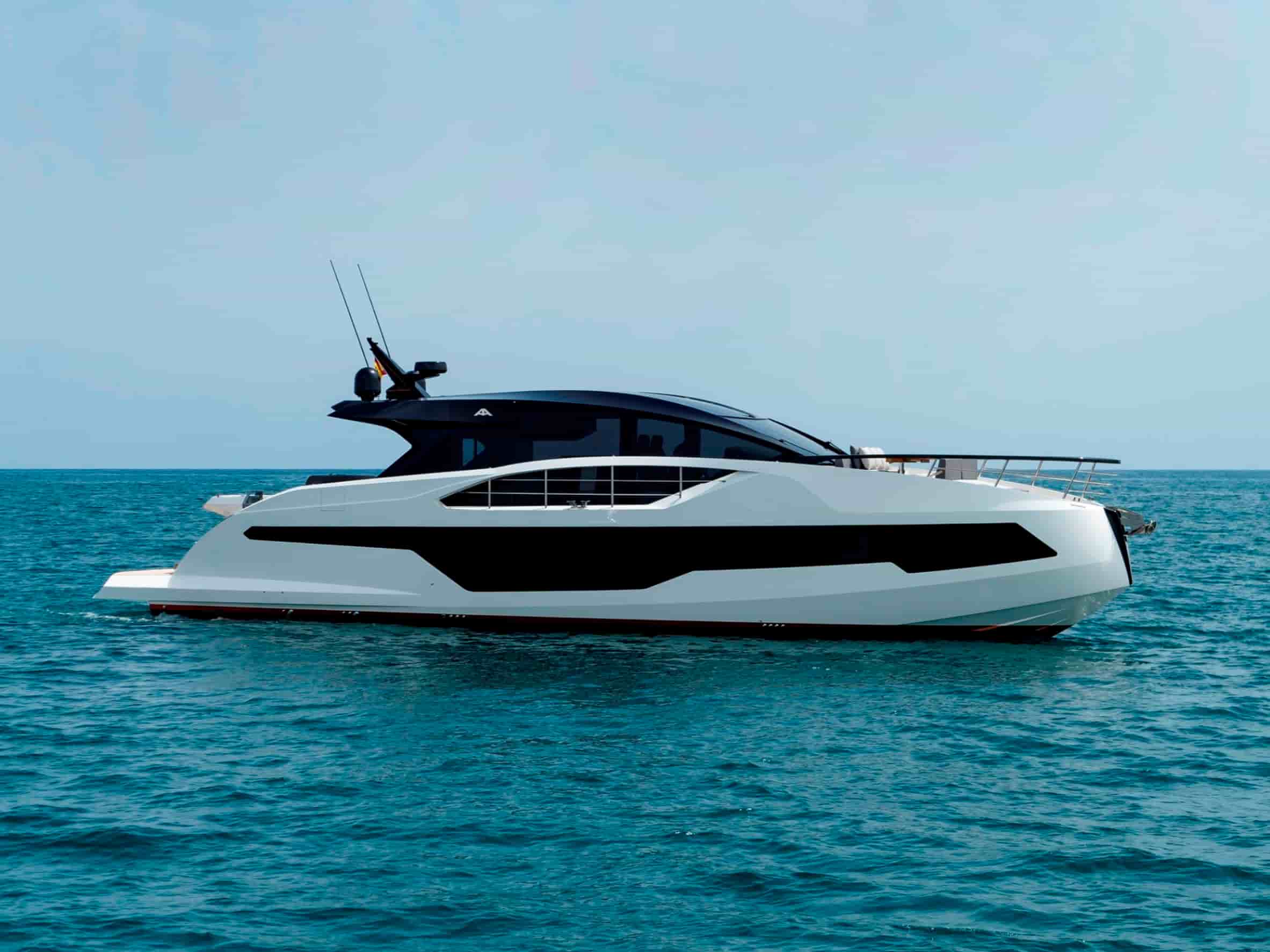 Astondoa 677 Coupe - View 1