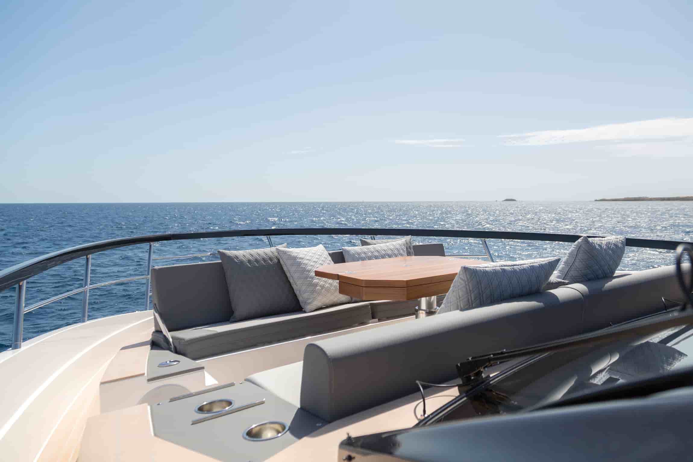 Astondoa 677 Coupe - View 17