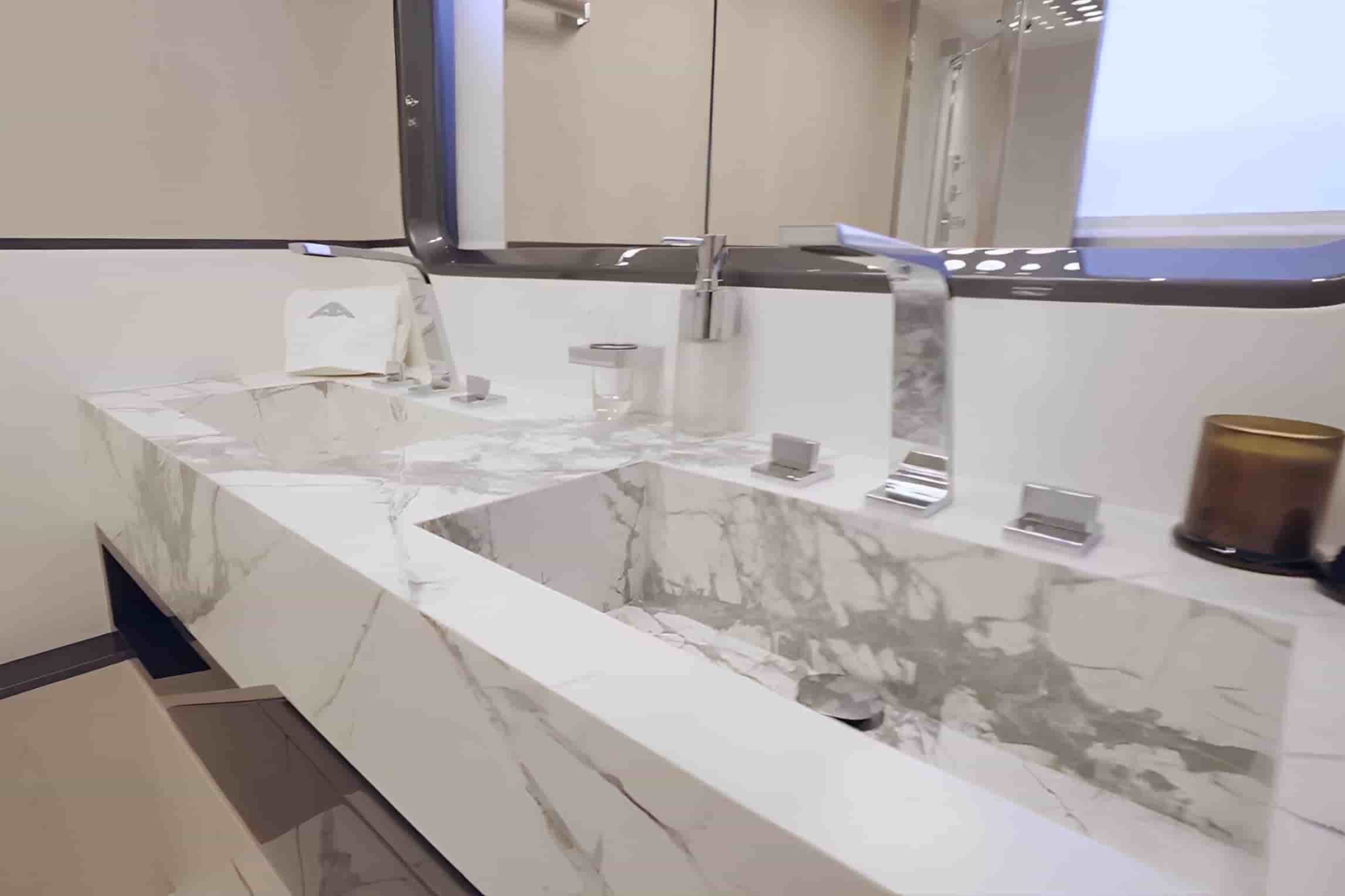 Astondoa 677 Coupe - View 37