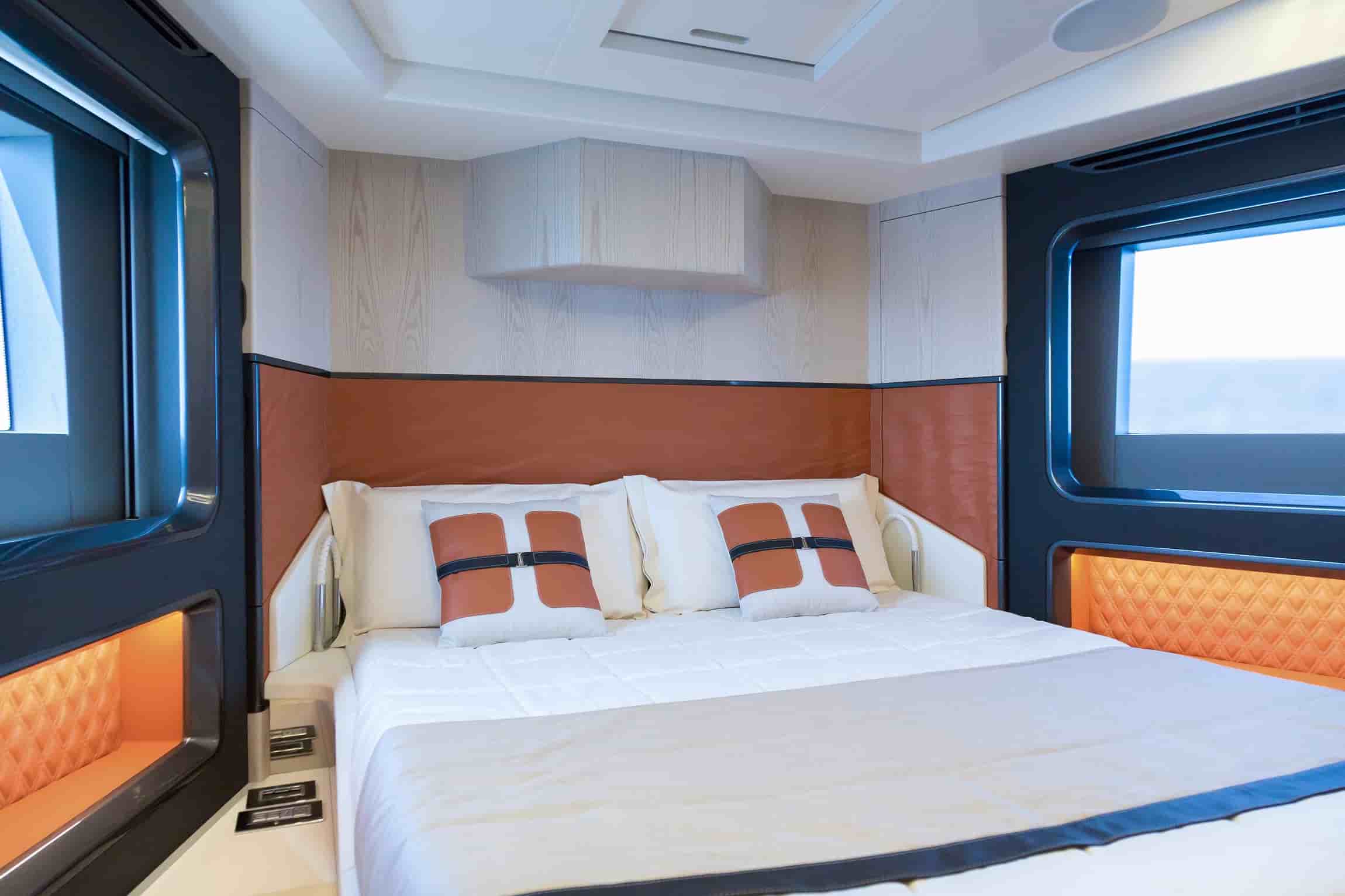 Astondoa 677 Coupe - View 39