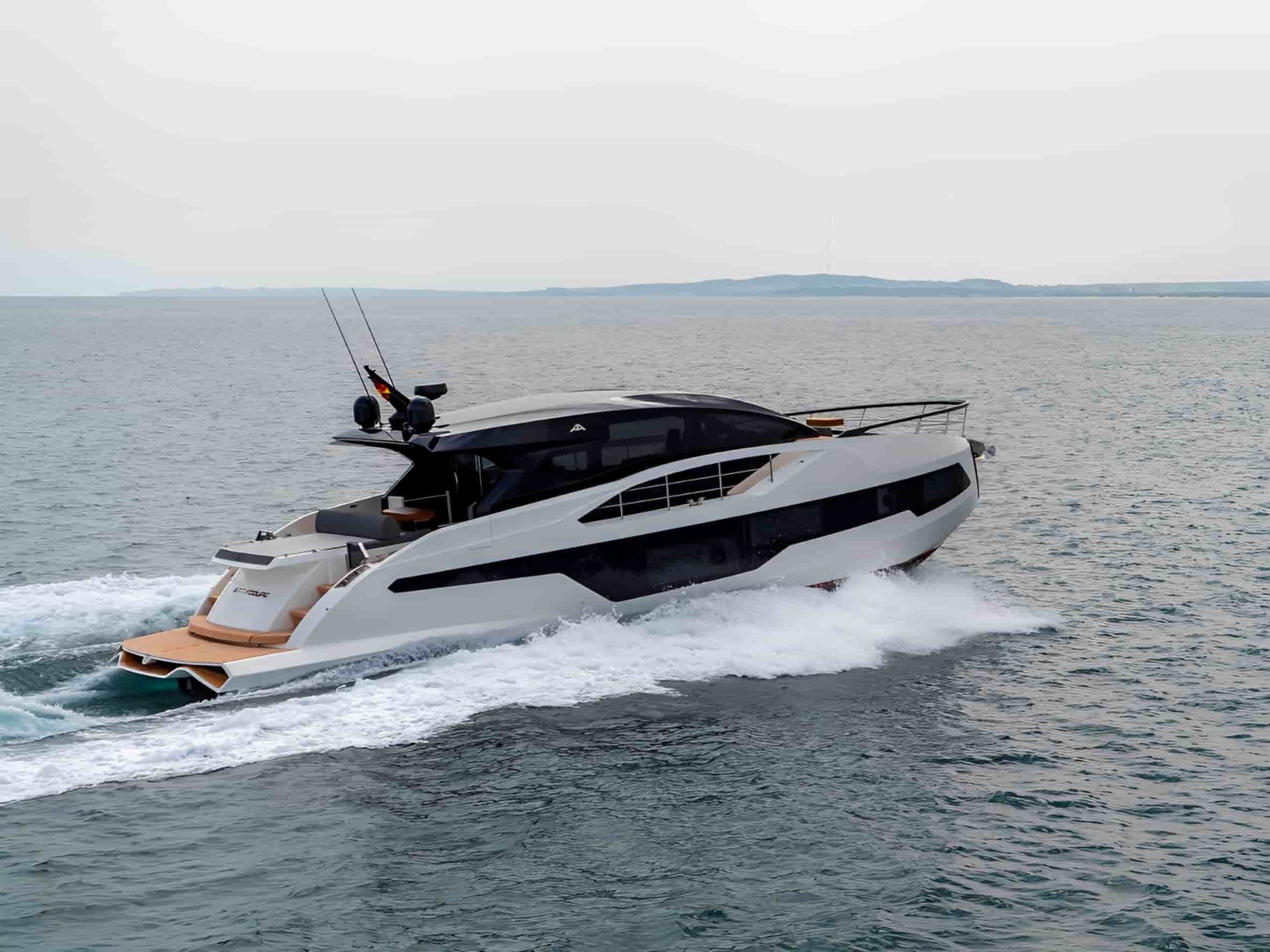 Astondoa 677 Coupe - View 4