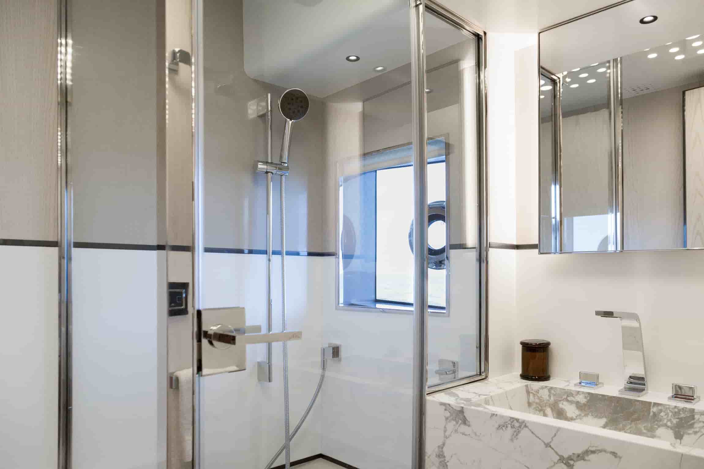 Astondoa 677 Coupe - View 40