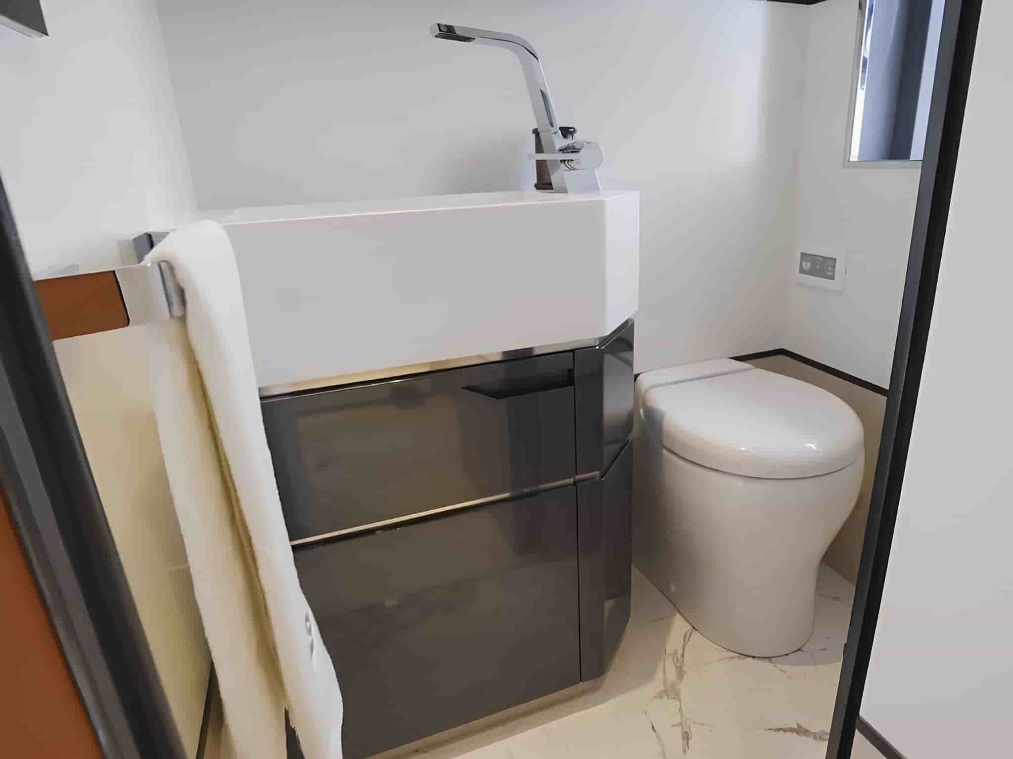 Astondoa 677 Coupe - View 43