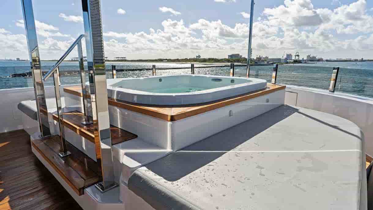 Custom Line Navetta 37 - View 20