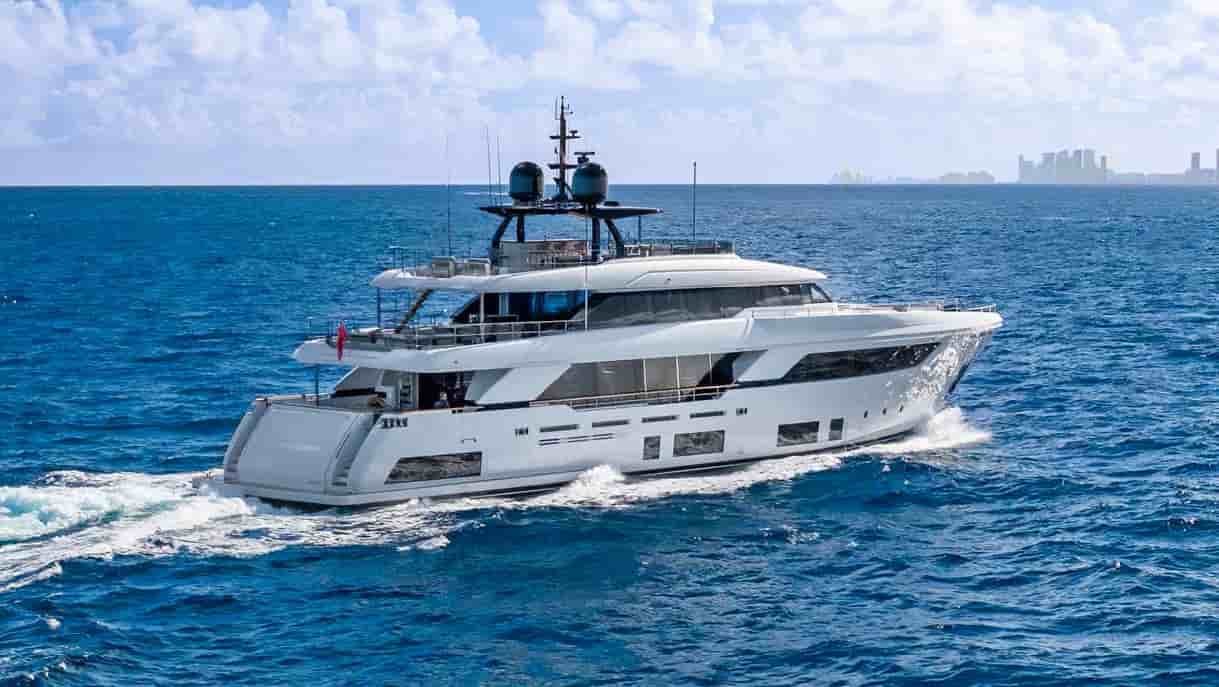 Custom Line Navetta 37 - View 3