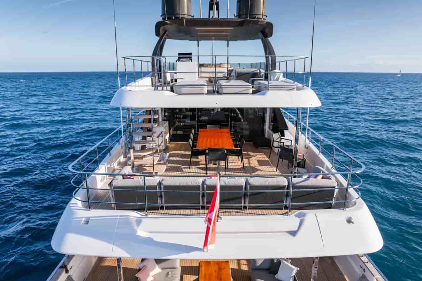 Custom Line Navetta 33 - View 15