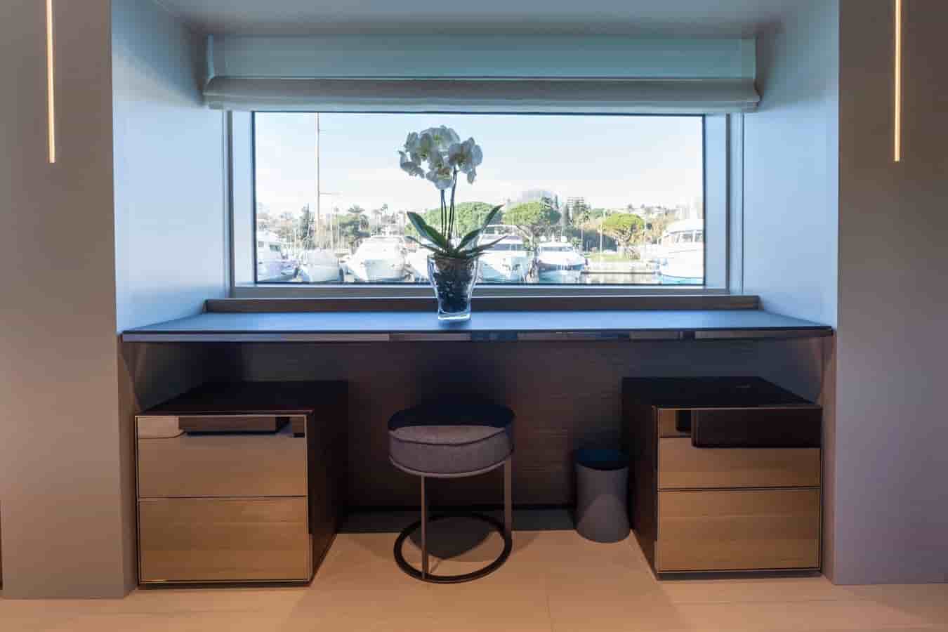 Custom Line Navetta 33 - View 31