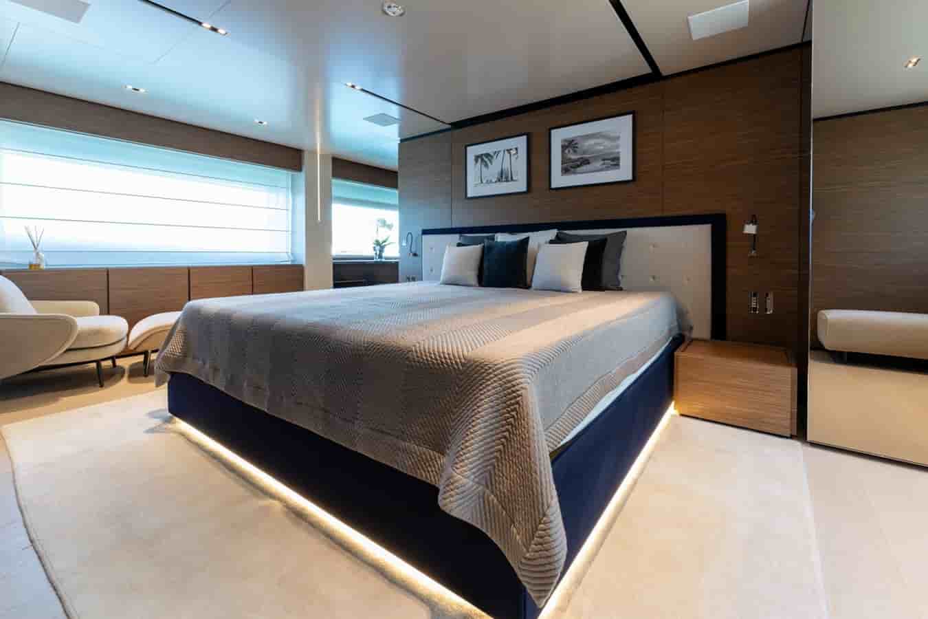 Custom Line Navetta 33 - View 34