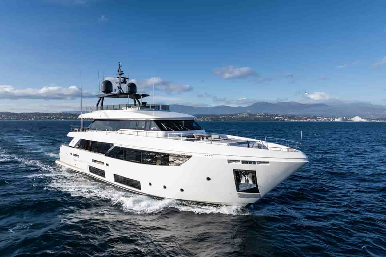Custom Line Navetta 33 - View 6