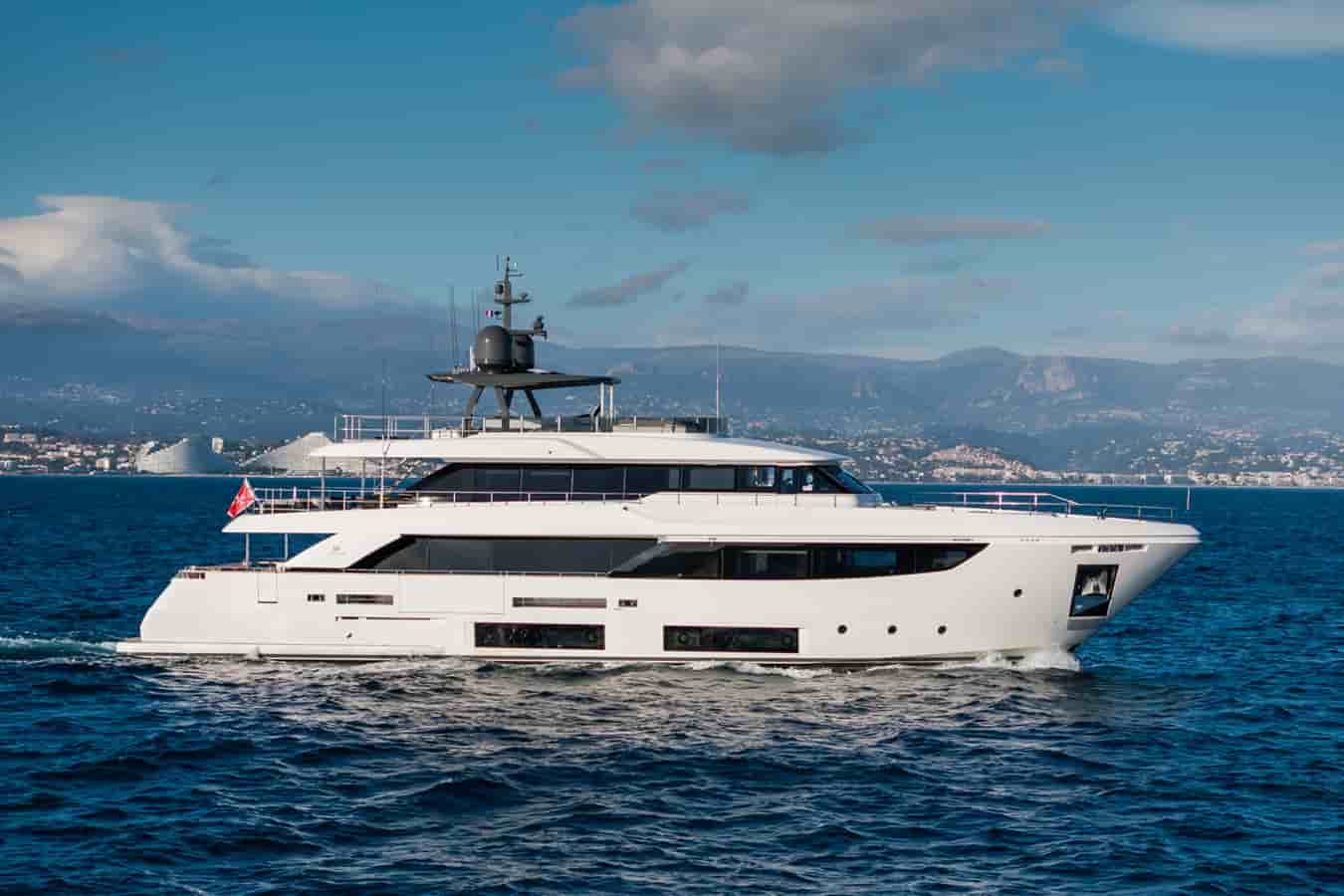 Custom Line Navetta 33 - View 7